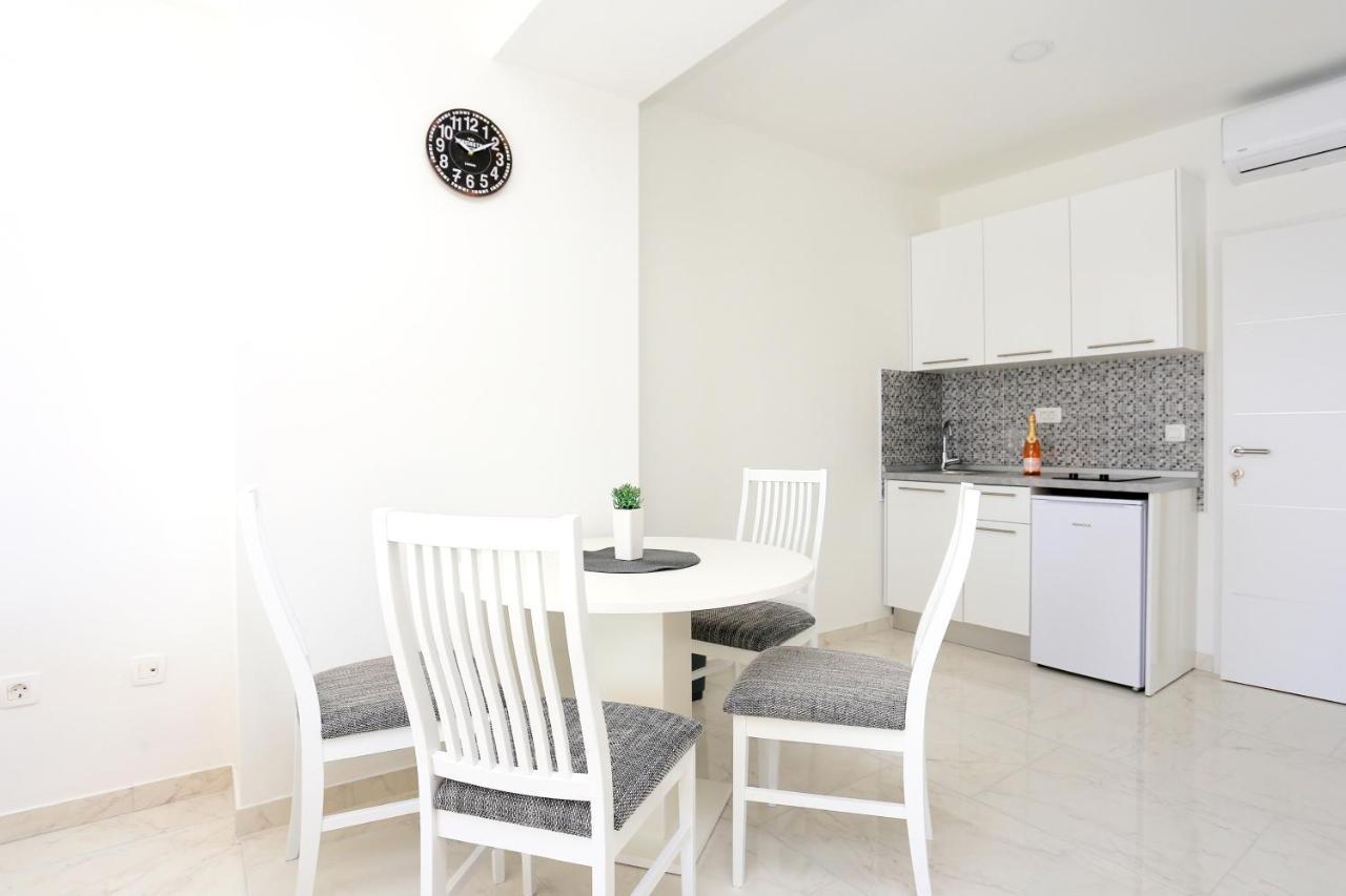 Family Friendly Apartments With A Swimming Pool Zivogosce - Porat, Makarska - 18150 Esterno foto