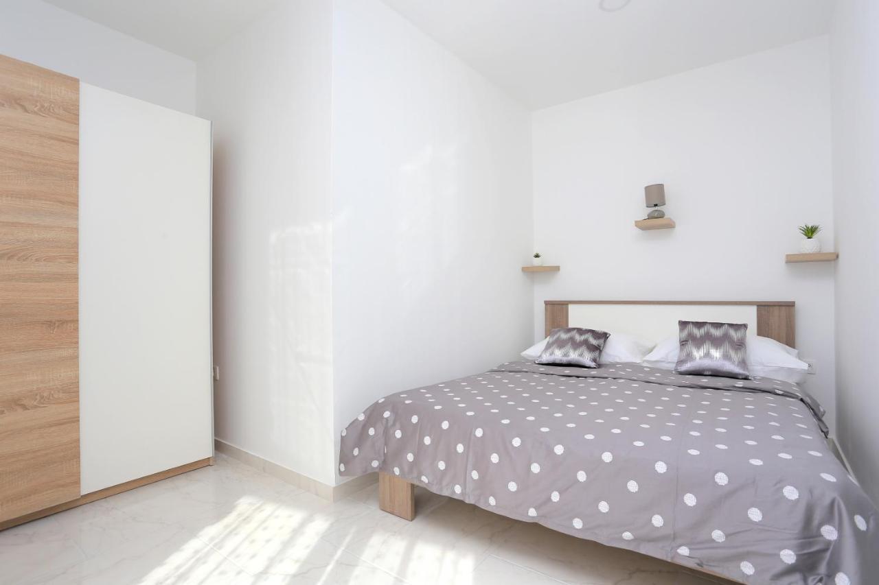 Family Friendly Apartments With A Swimming Pool Zivogosce - Porat, Makarska - 18150 Esterno foto
